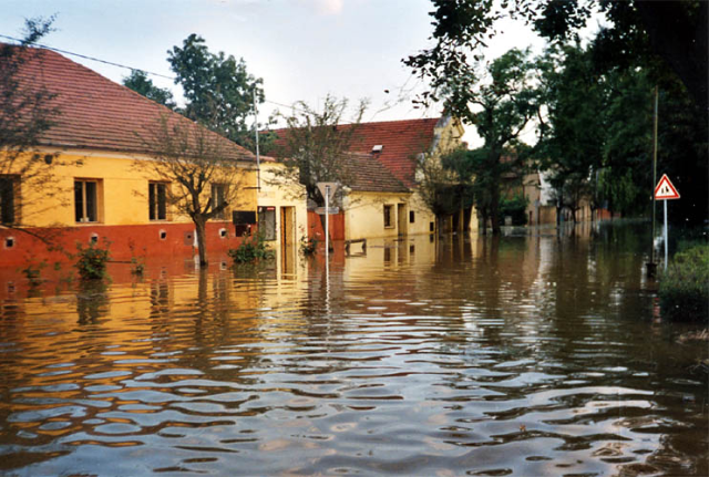 Povodeň 2002 (zdroj: Tomáš Hora, Fotogalerie obce Obříství)